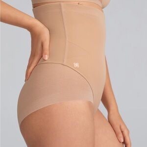Honeylove Shapewear Brief Shorts - Size M - Color Sand/Tan